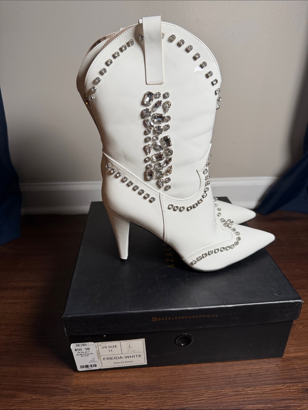 Azalea Wang Official Freida White Cowboy Boots - Picture 8 of 9